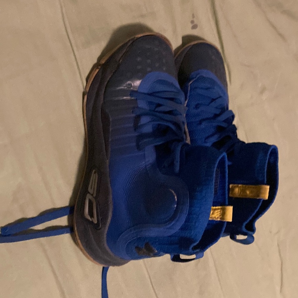 Hi I’m am selling basketball shoes for kids. Currys